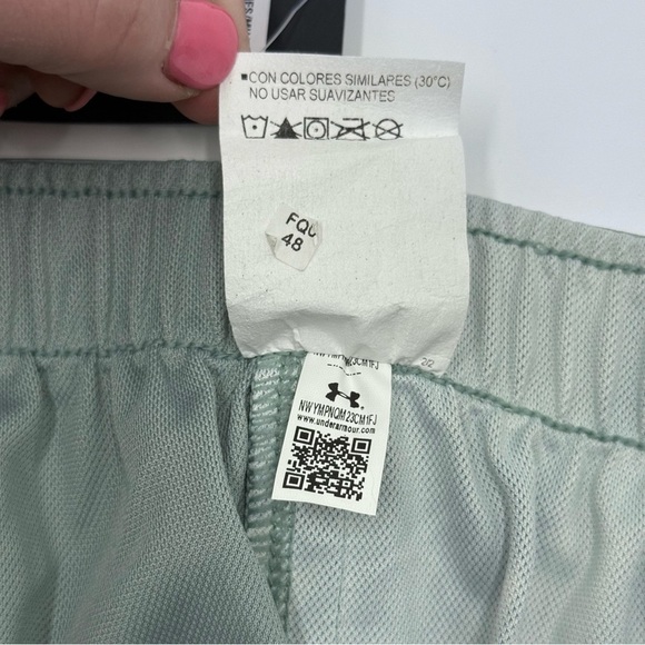 NWT Under Armour Women’s Play Up Inset Shorts Green Large Moisture-Wicking - Picture 8 of 11